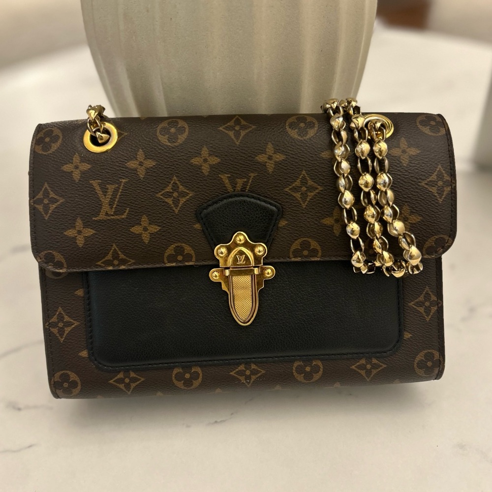 Louis Vuitton Victoire Crossbody Bag